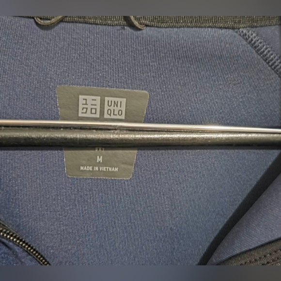 Uniqlo Men's Zip Up Hoodie Dry Stretch Dark BLUE Sz M - Picture 3 of 3